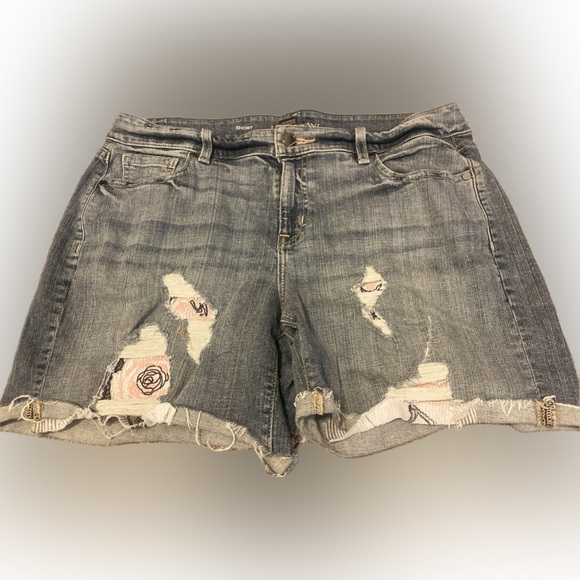 Lane Bryant cute distressed cut off jean shorts.  Women's size 14. Super cute - Picture 1 of 6